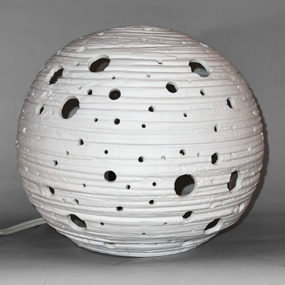 White Ceramic Planet Light - Picture 2 of 6